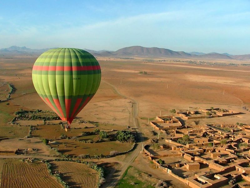https://www.guidetourmarrakech.com/wp-content/uploads/2018/11/montgolfiere-marrakech-800x600.jpg